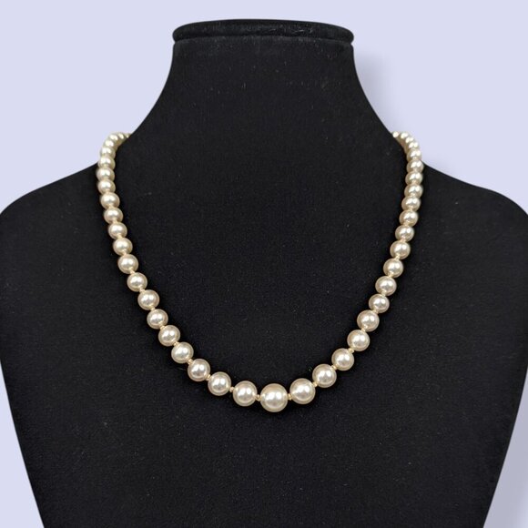 Vintage Beige Glass Pearl Graduated Necklace - Picture 1 of 5